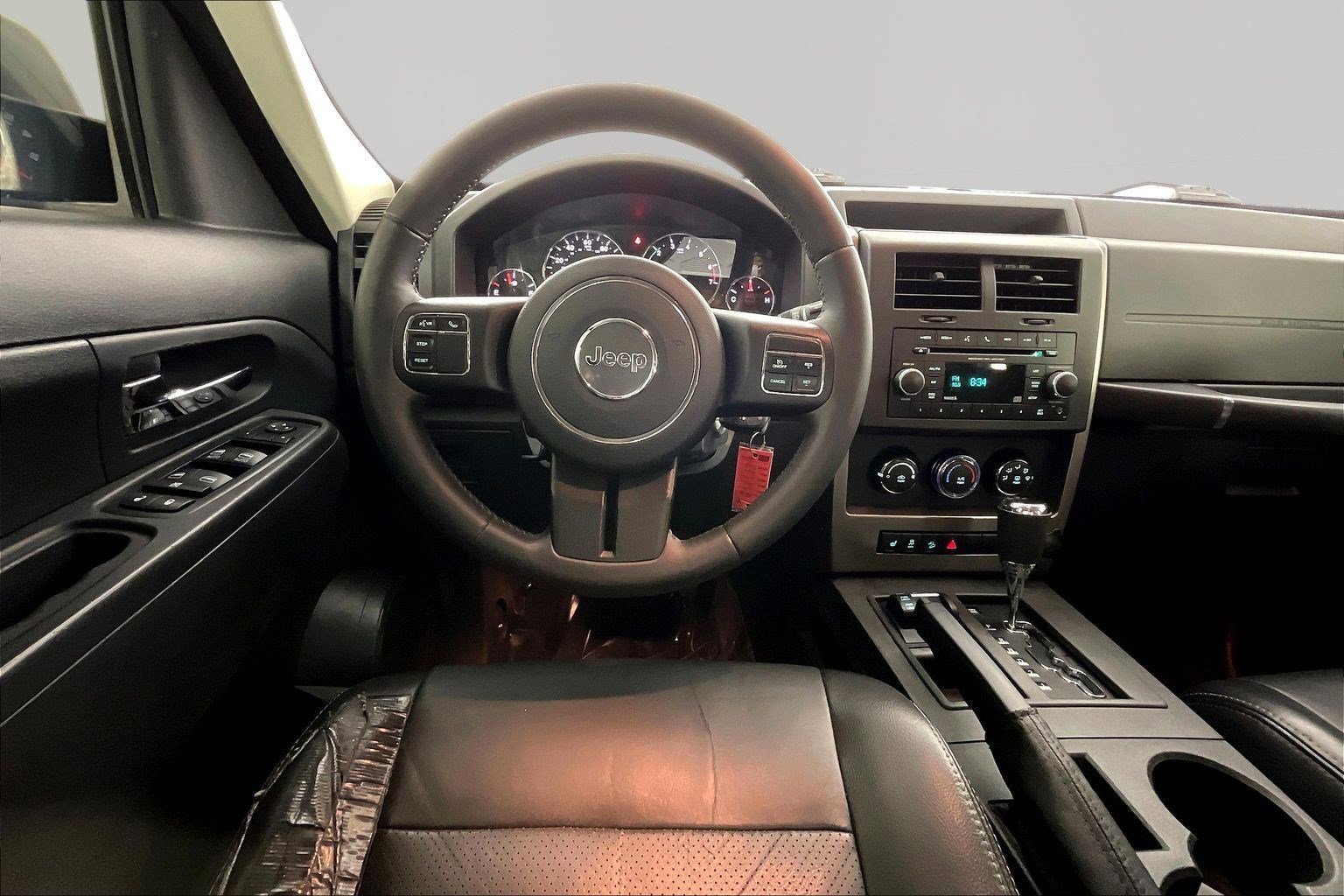 Used 2012 Jeep Liberty Sport AWD/4WD image 8