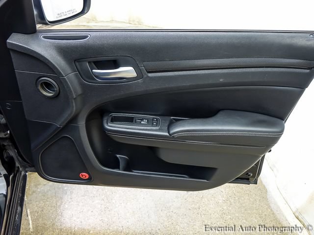 Used 2013 Chrysler 300 S RWD image 21