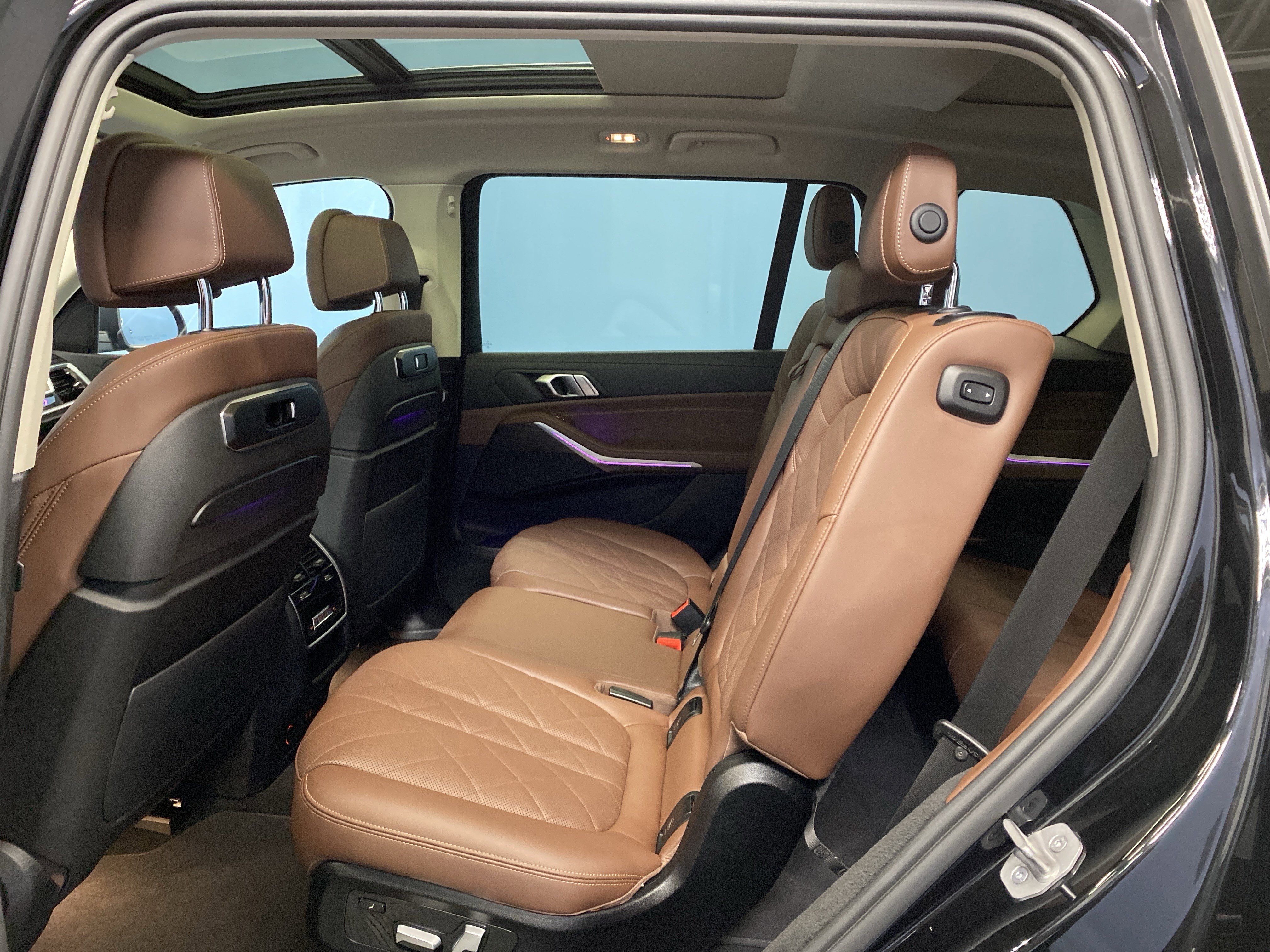 Used 2023 BMW X7 xDrive40i w/ Parking Assistance Package image 26