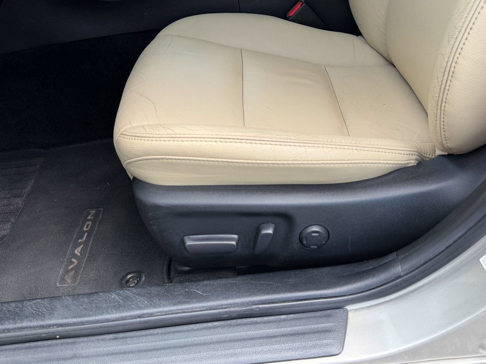 Used 2016 Toyota Avalon Touring FWD image 14