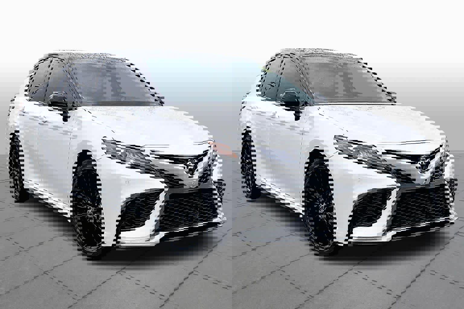 Used 2024 Toyota Camry XSE w/ Navigation Package image 3