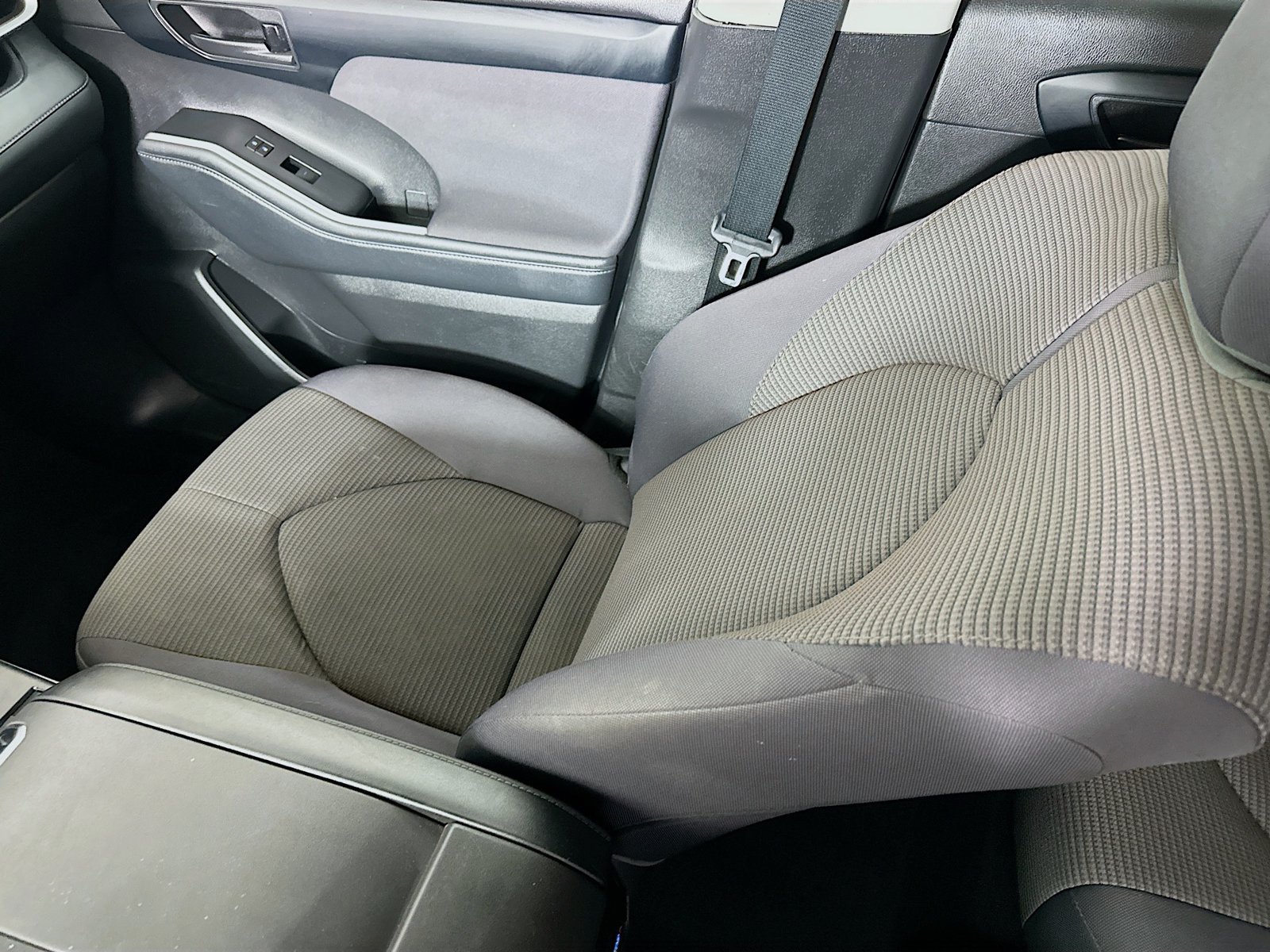 Used 2022 Toyota Highlander LE FWD image 23