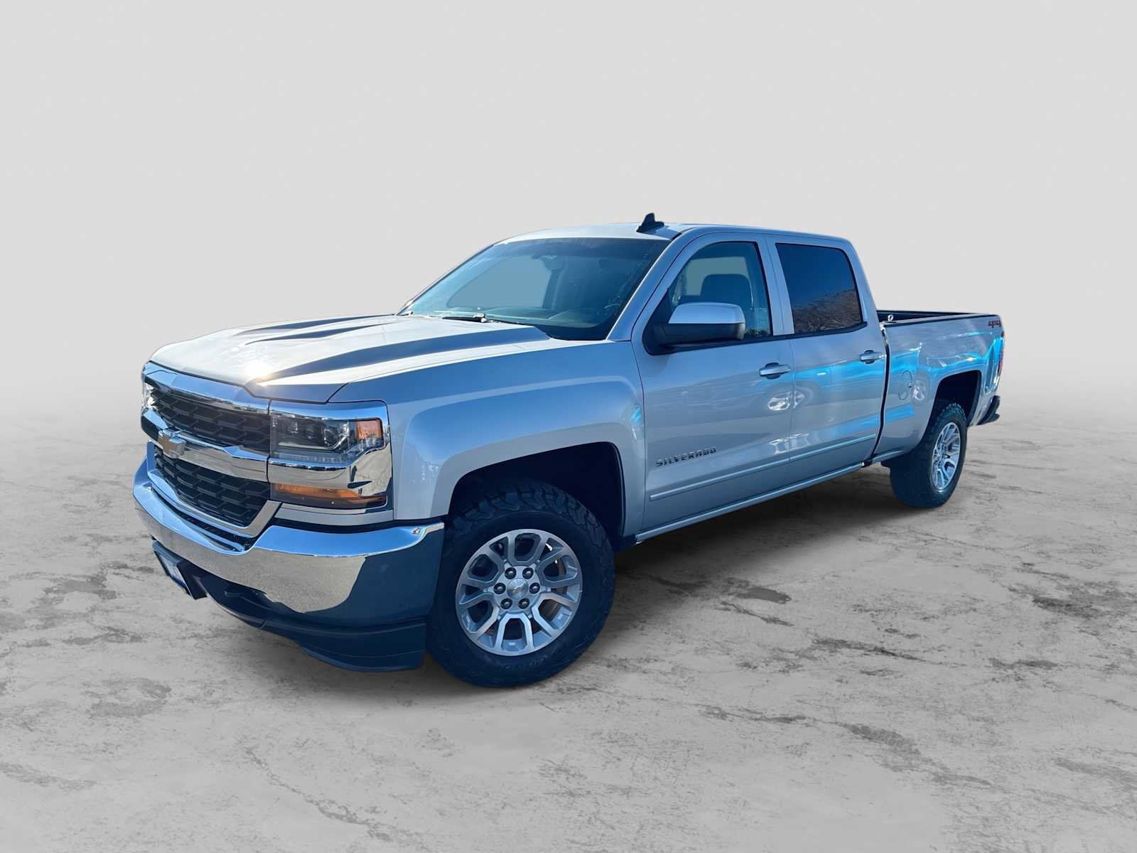 Used 2018 Chevrolet Silverado 1500 LT w/ Trailering Package AWD/4WD image 1
