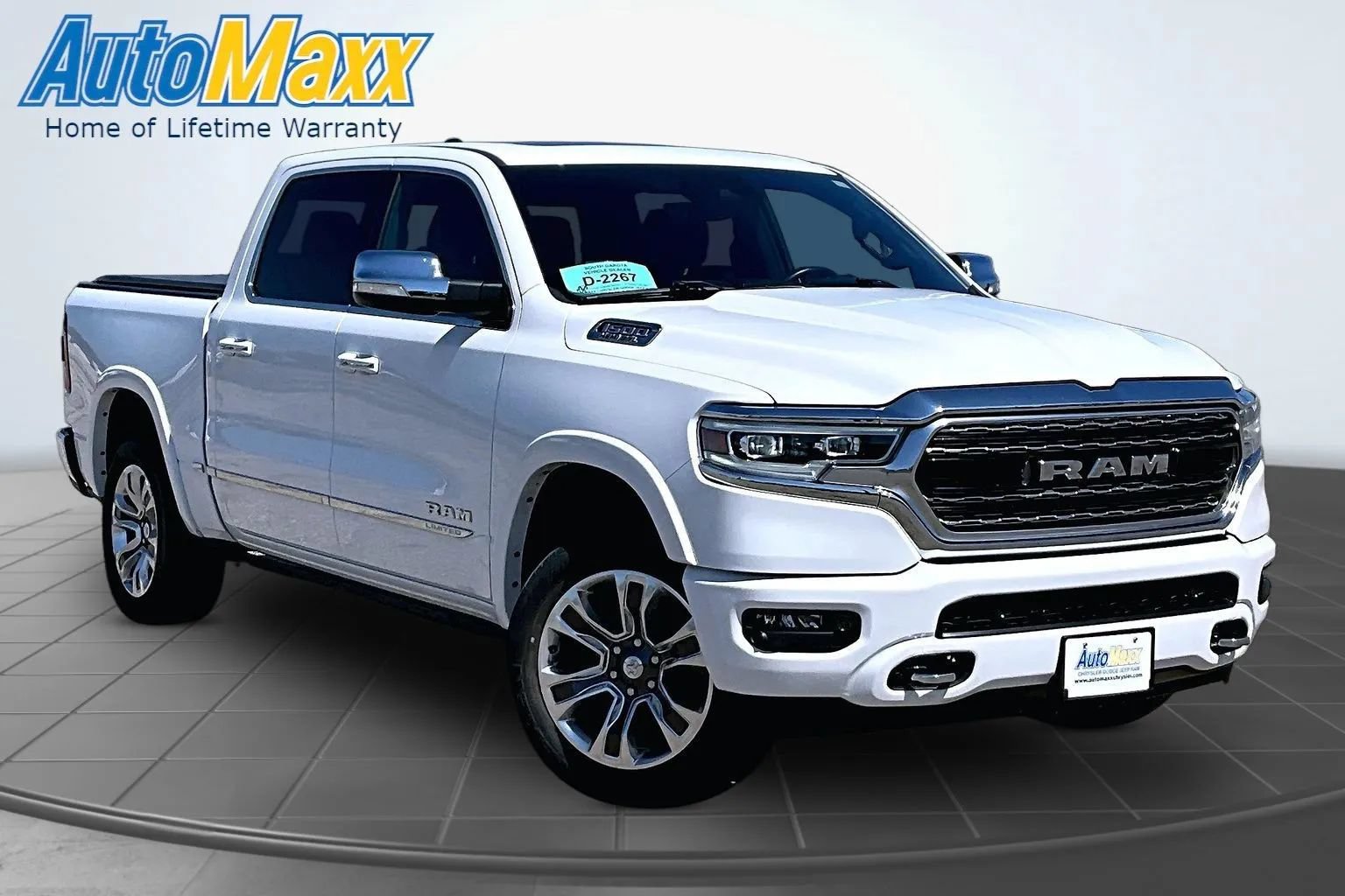 Used 2022 RAM 1500 Limited w/ Body Color Bumper Group AWD/4WD image 3