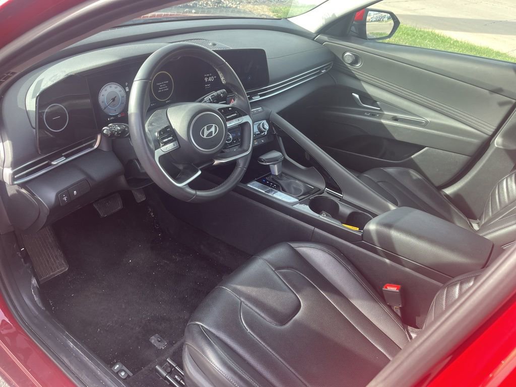 Used 2025 Hyundai Elantra Limited image 22