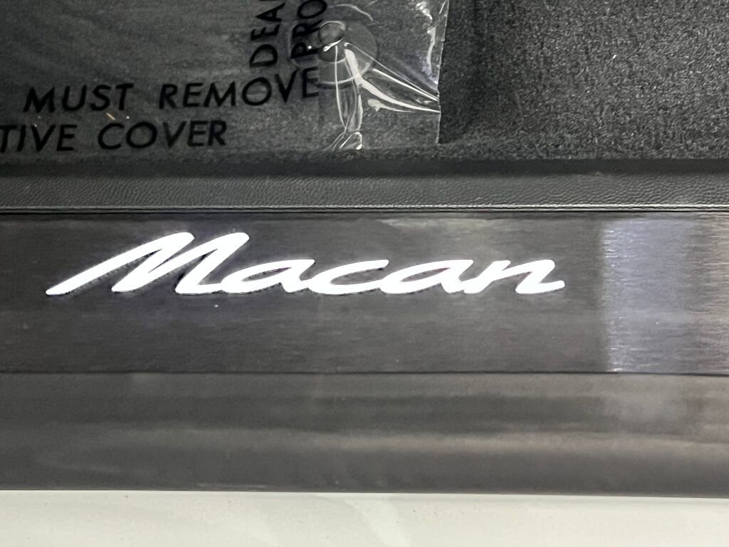 Certified 2025 Porsche Macan Electric image 39