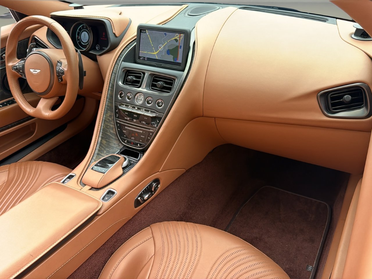 Used 2020 Aston Martin DB11 Volante RWD image 18