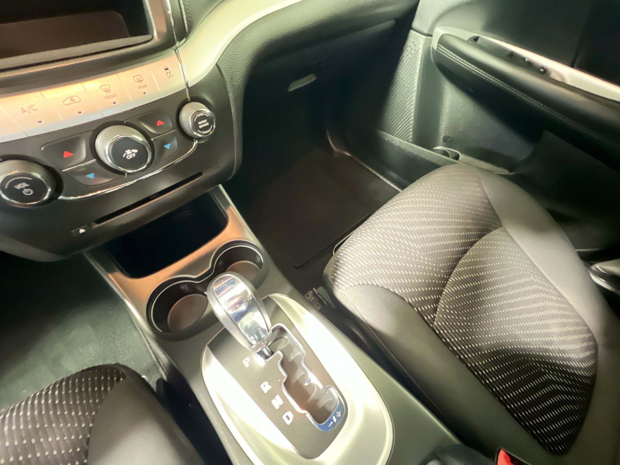 Used 2018 Dodge Journey SE image 26