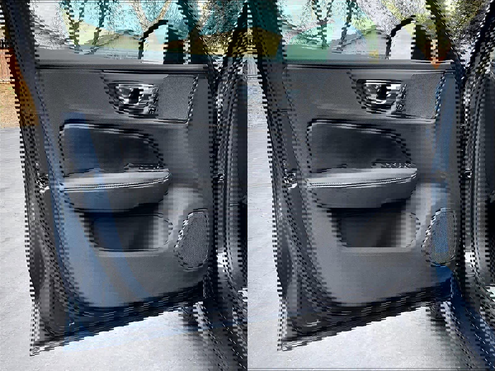 Used 2025 Volvo V60 B5 Cross Country Plus image 26