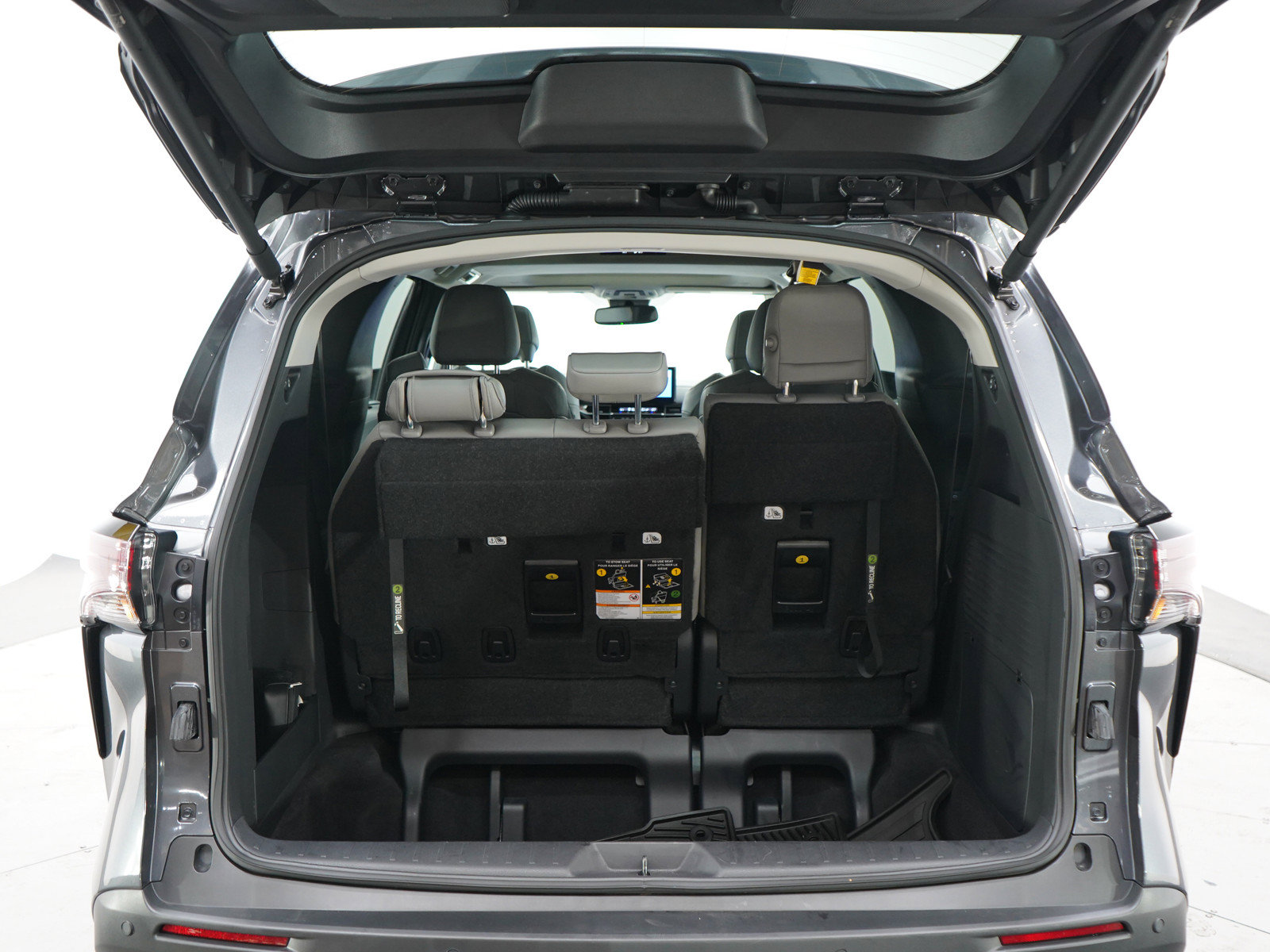 Used 2025 Toyota Sienna XLE AWD/4WD image 18