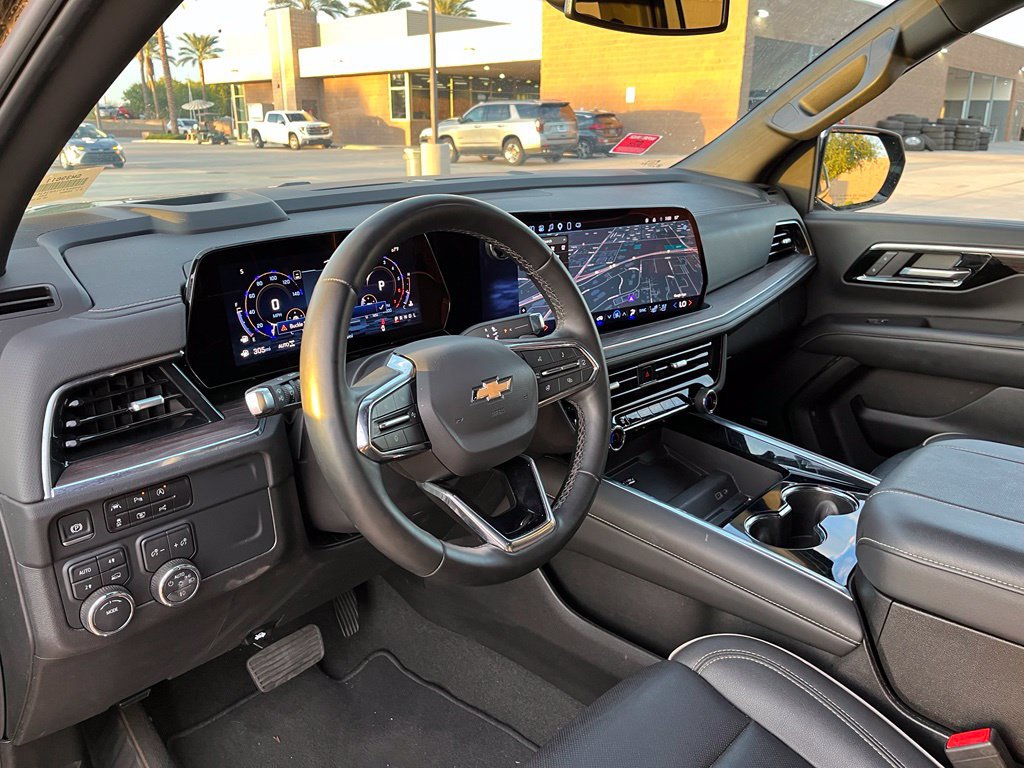 Used 2025 Chevrolet Suburban Premier AWD/4WD image 12