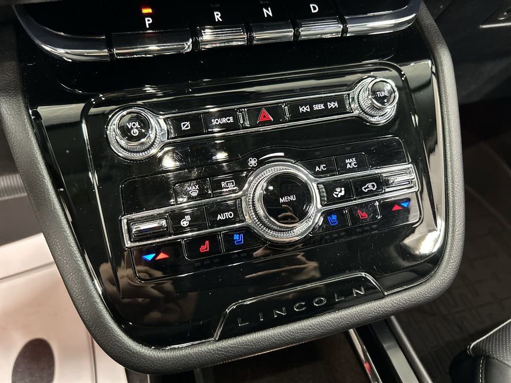 Used 2022 Lincoln Corsair Standard w/ Premium Package image 17