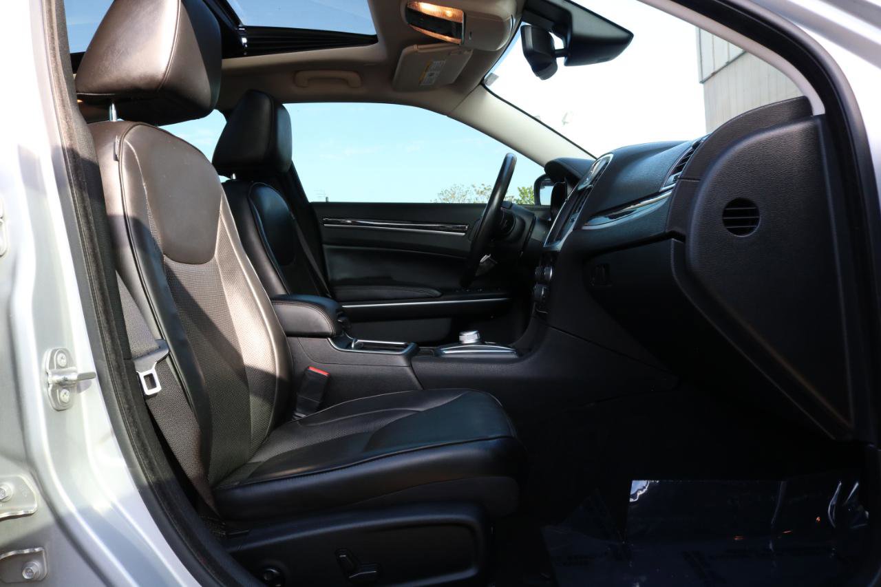 Used 2021 Chrysler 300 Touring L w/ Popular Equipment Group AWD/4WD image 48