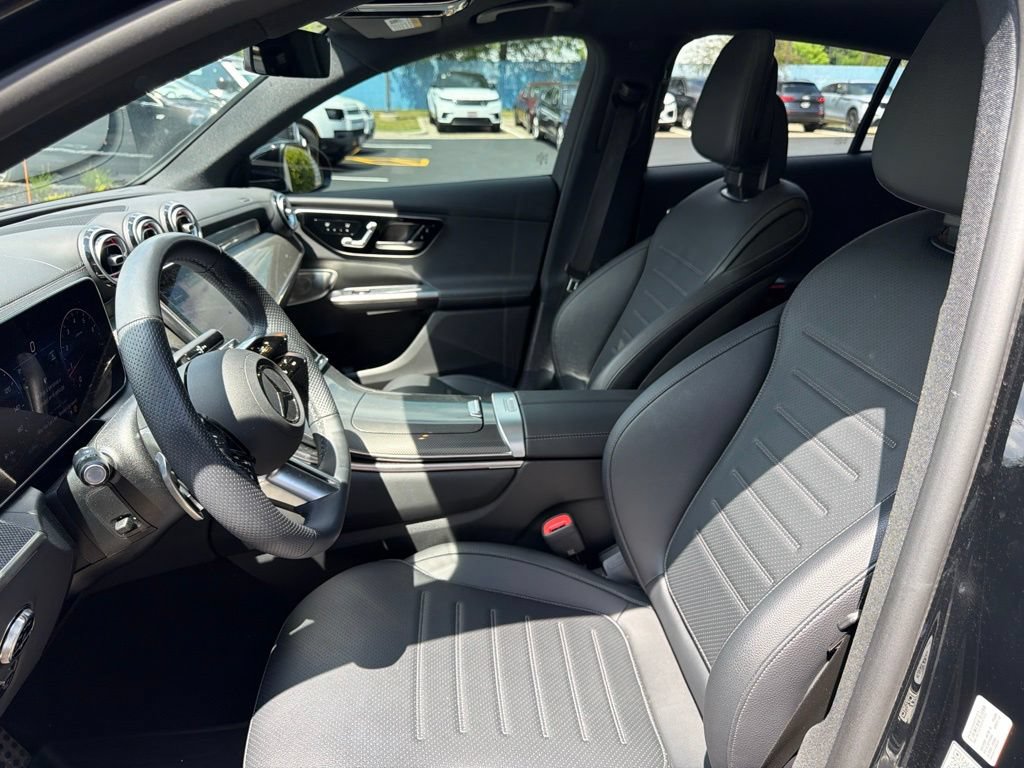 Used 2025 Mercedes-Benz GLC 300 4MATIC image 9