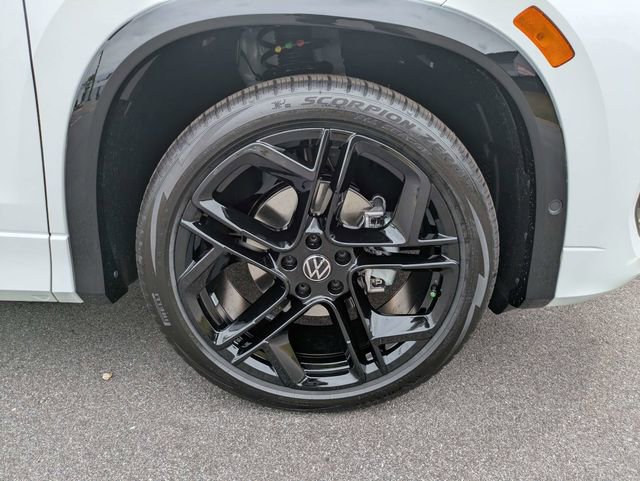 New 2026 Volkswagen Tiguan SE R-Line FWD image 11
