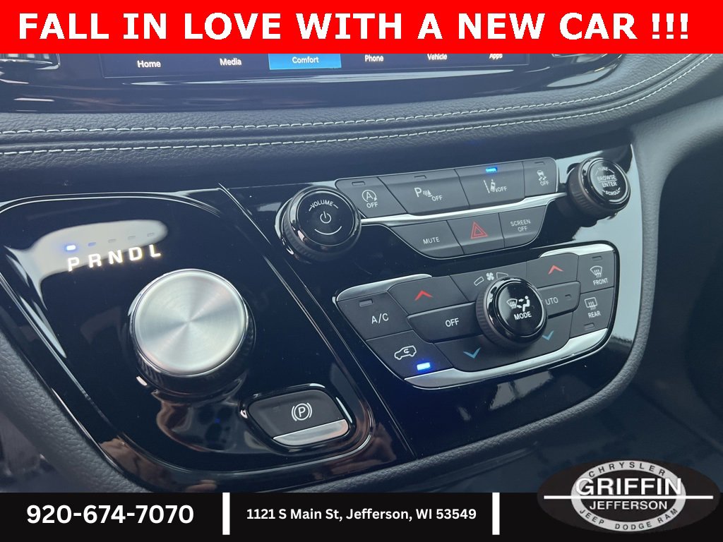 New 2026 Chrysler Pacifica Select image 23