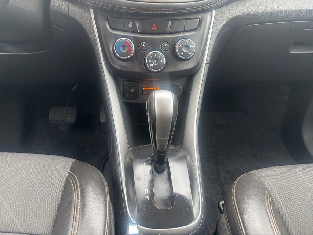 Used 2022 Chevrolet Trax LT w/ Redline Edition AWD/4WD image 13