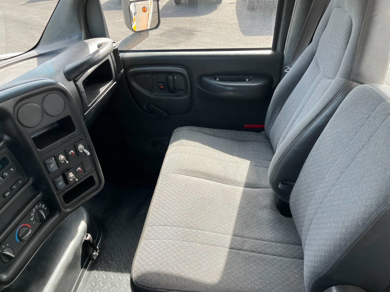 Used 2005 Chevrolet Kodiak C4500 2WD Regular Cab image 12