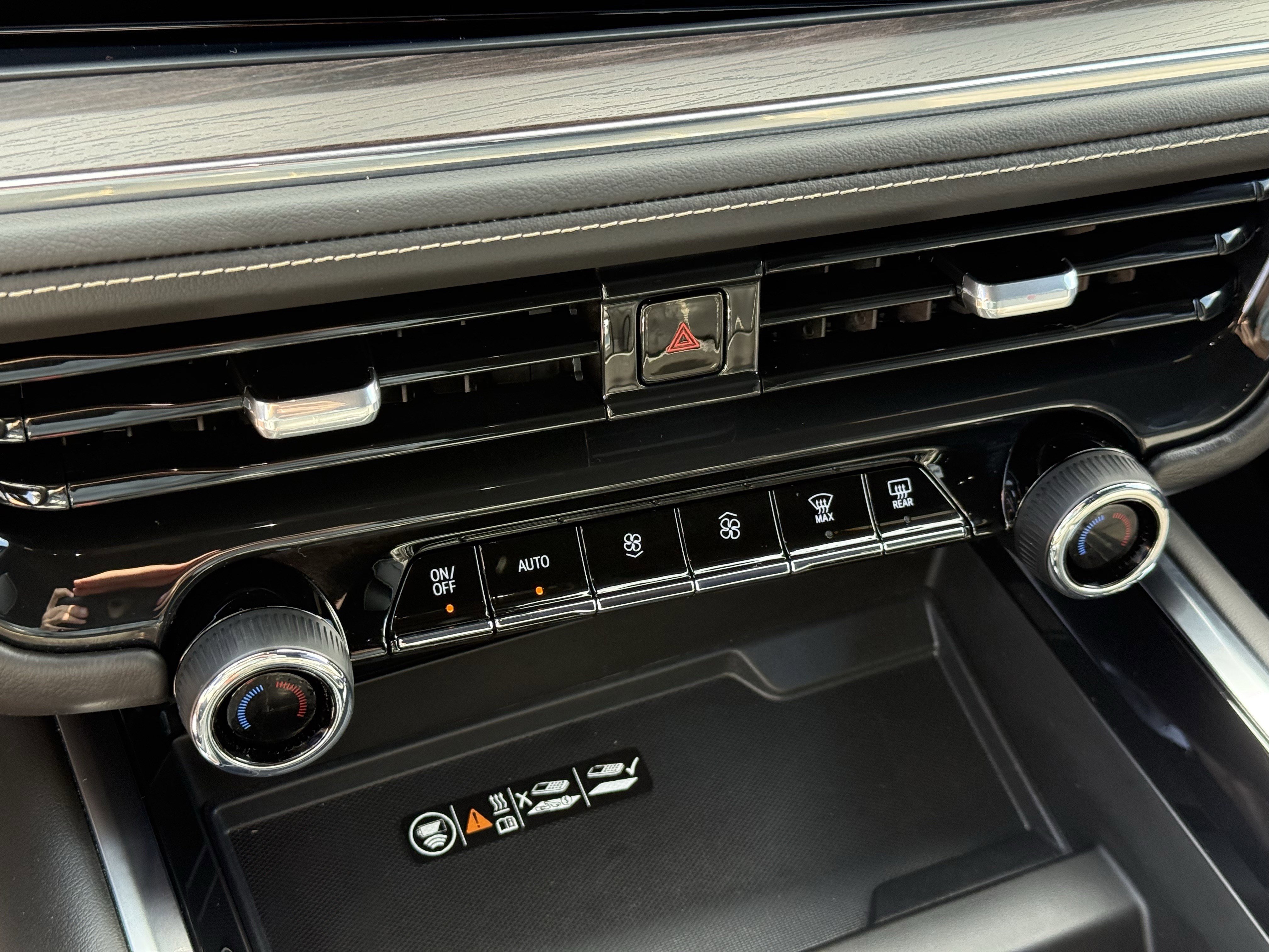 Used 2025 Chevrolet Suburban Premier image 22