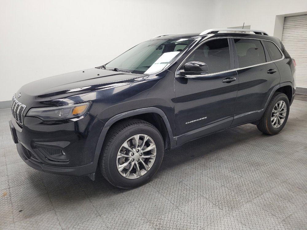 Used 2019 Jeep Cherokee Latitude Plus w/ Cold Weather Group AWD/4WD image 2
