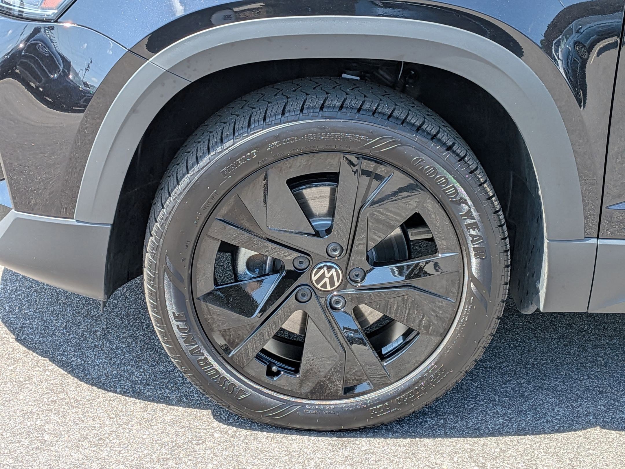 Used 2025 Volkswagen Taos SE image 10