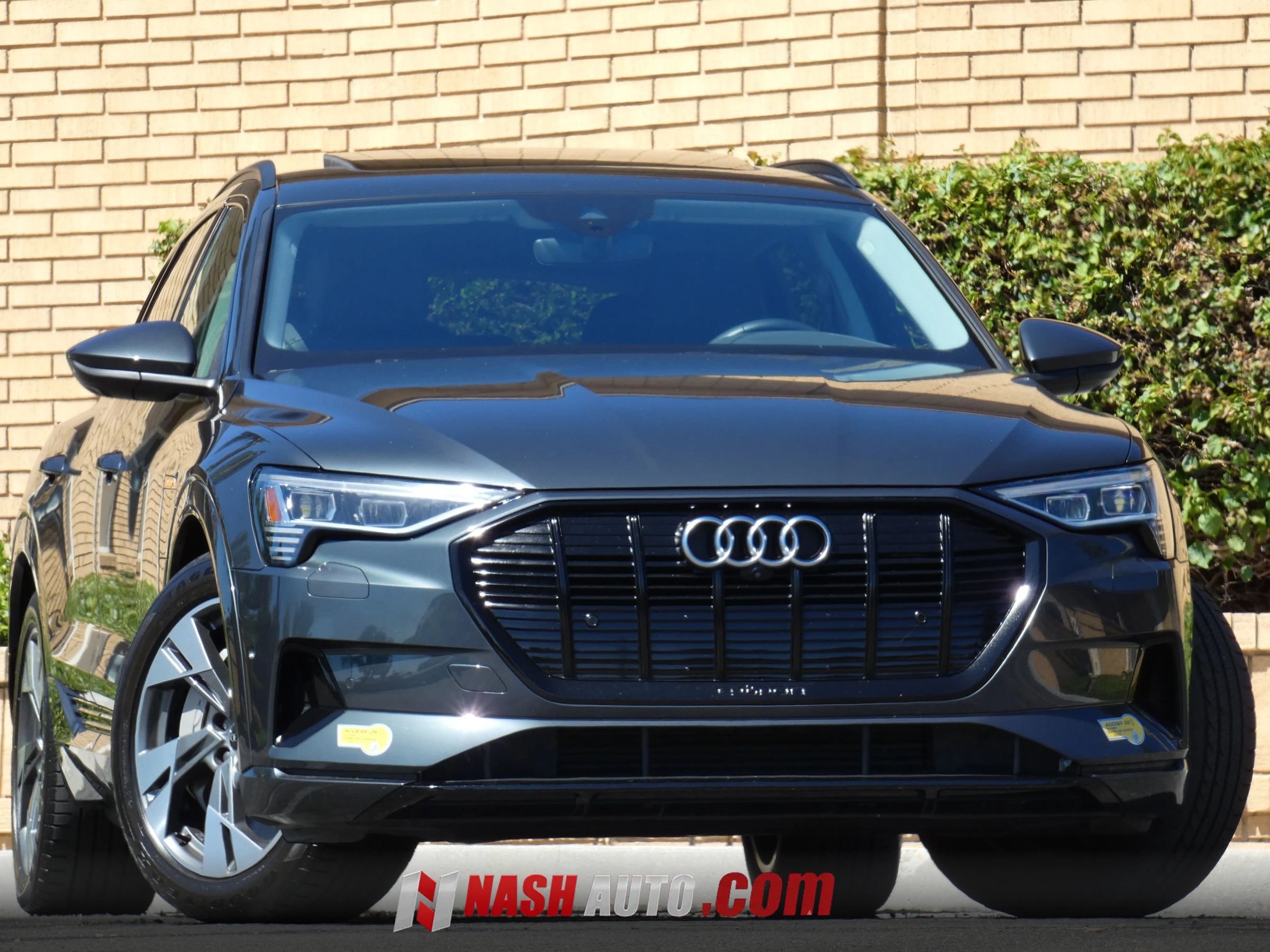 Used 2021 Audi e-tron Premium w/ Convenience Plus Package AWD/4WD image 1