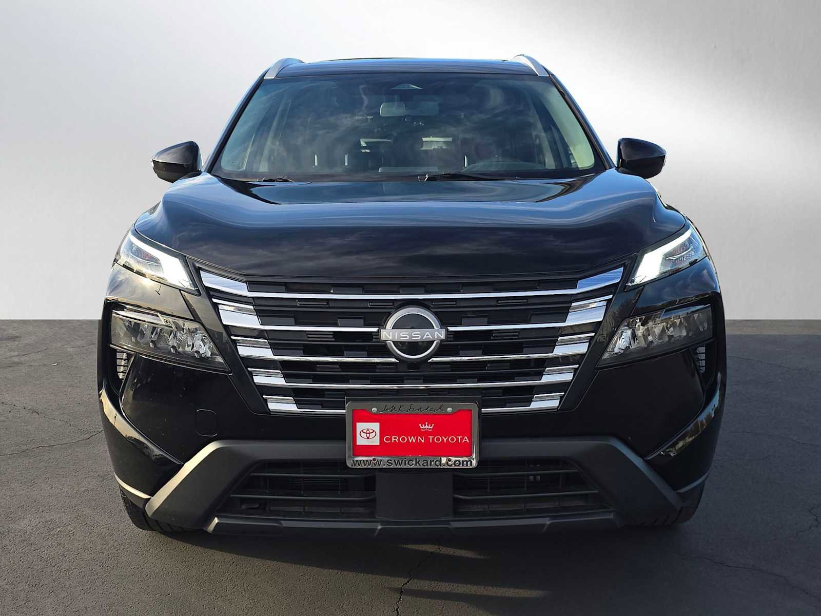 Used 2024 Nissan Rogue SV w/ SV Premium Package image 8