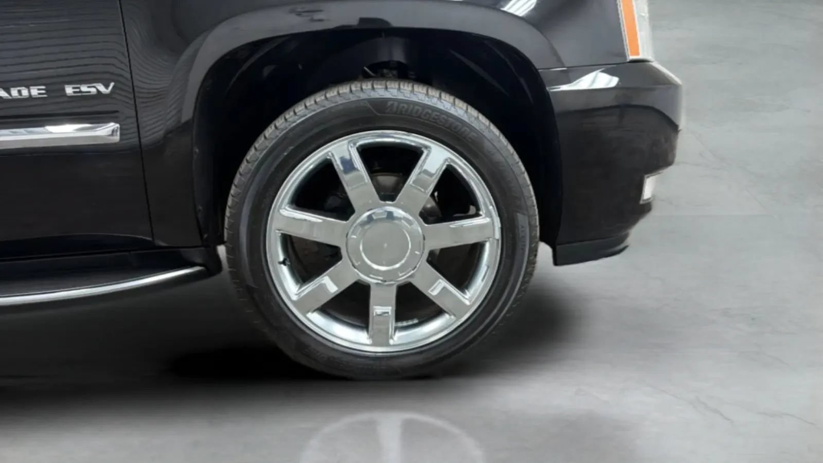 Used 2013 Cadillac Escalade ESV Luxury AWD/4WD image 25