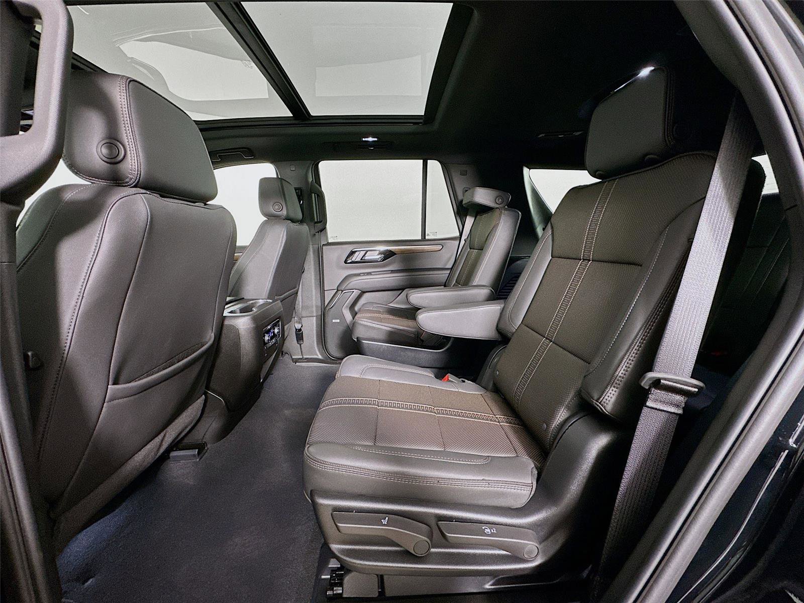 Used 2025 Chevrolet Tahoe High Country image 26