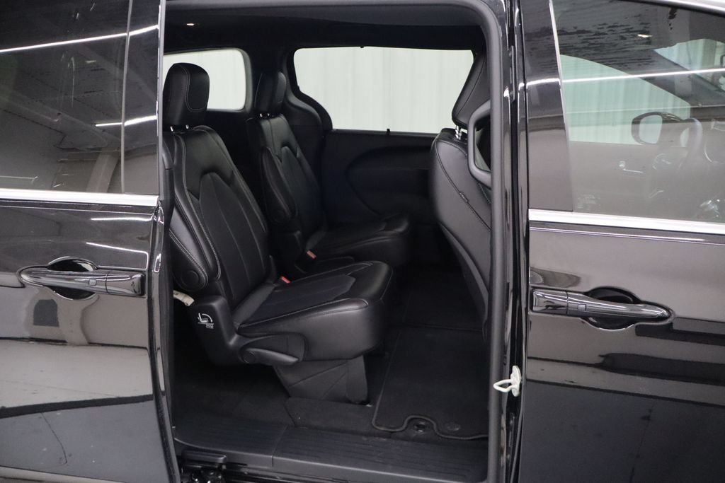 Used 2025 Chrysler Pacifica Select FWD image 29
