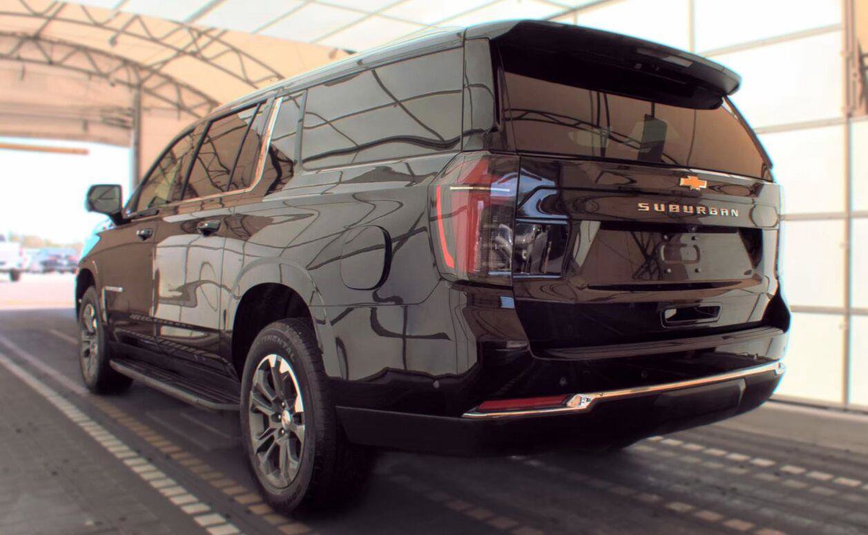 Used 2025 Chevrolet Suburban LS RWD image 16