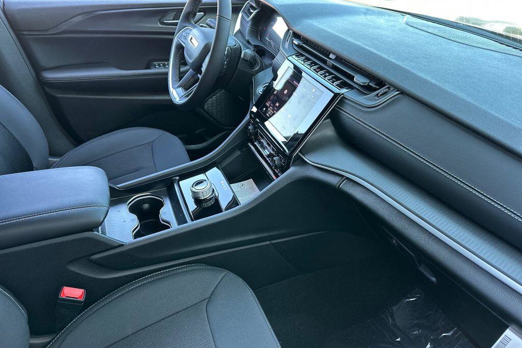 New 2026 Jeep Grand Cherokee L 4WD image 16