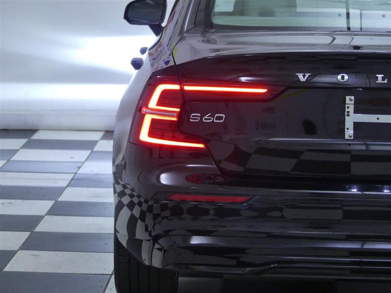 Used 2024 Volvo S60 B5 Plus image 31