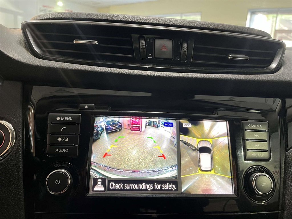 Used 2022 Nissan Rogue Sport SV w/ Technology Package image 18