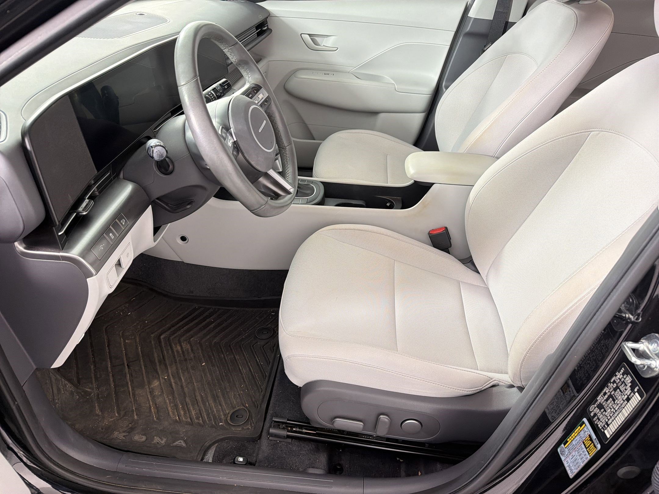 Used 2025 Hyundai Kona SEL FWD image 5