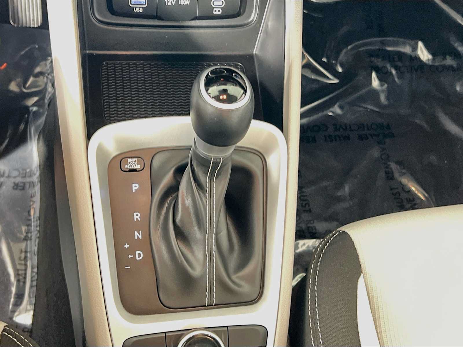 Certified 2025 Hyundai Venue FWD image 17