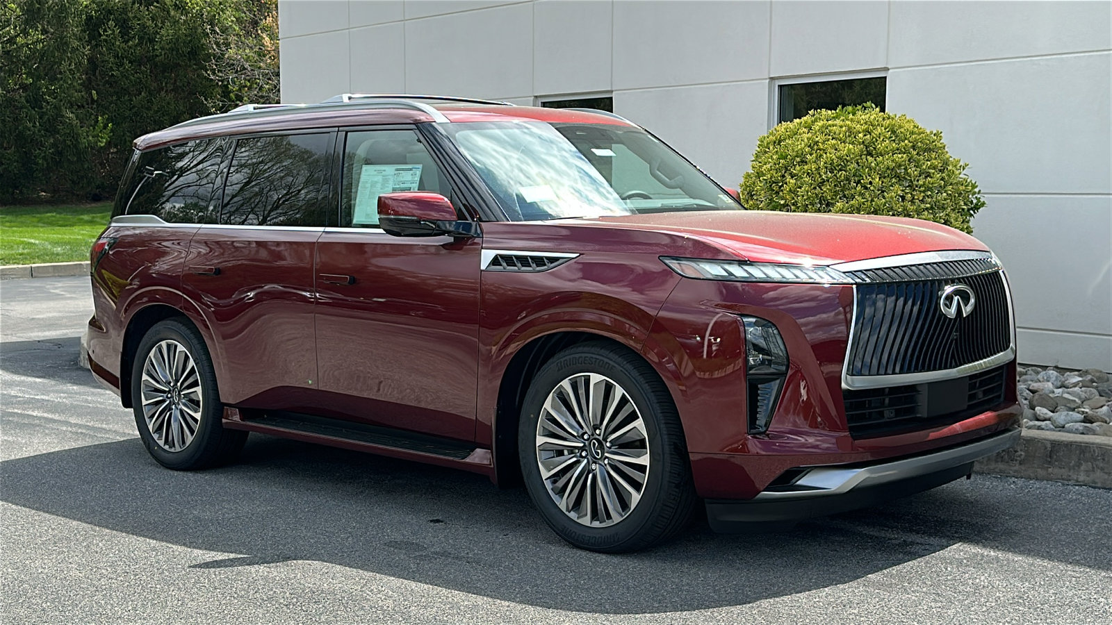 New 2025 INFINITI QX80 Luxe w/ Exterior Package image 2