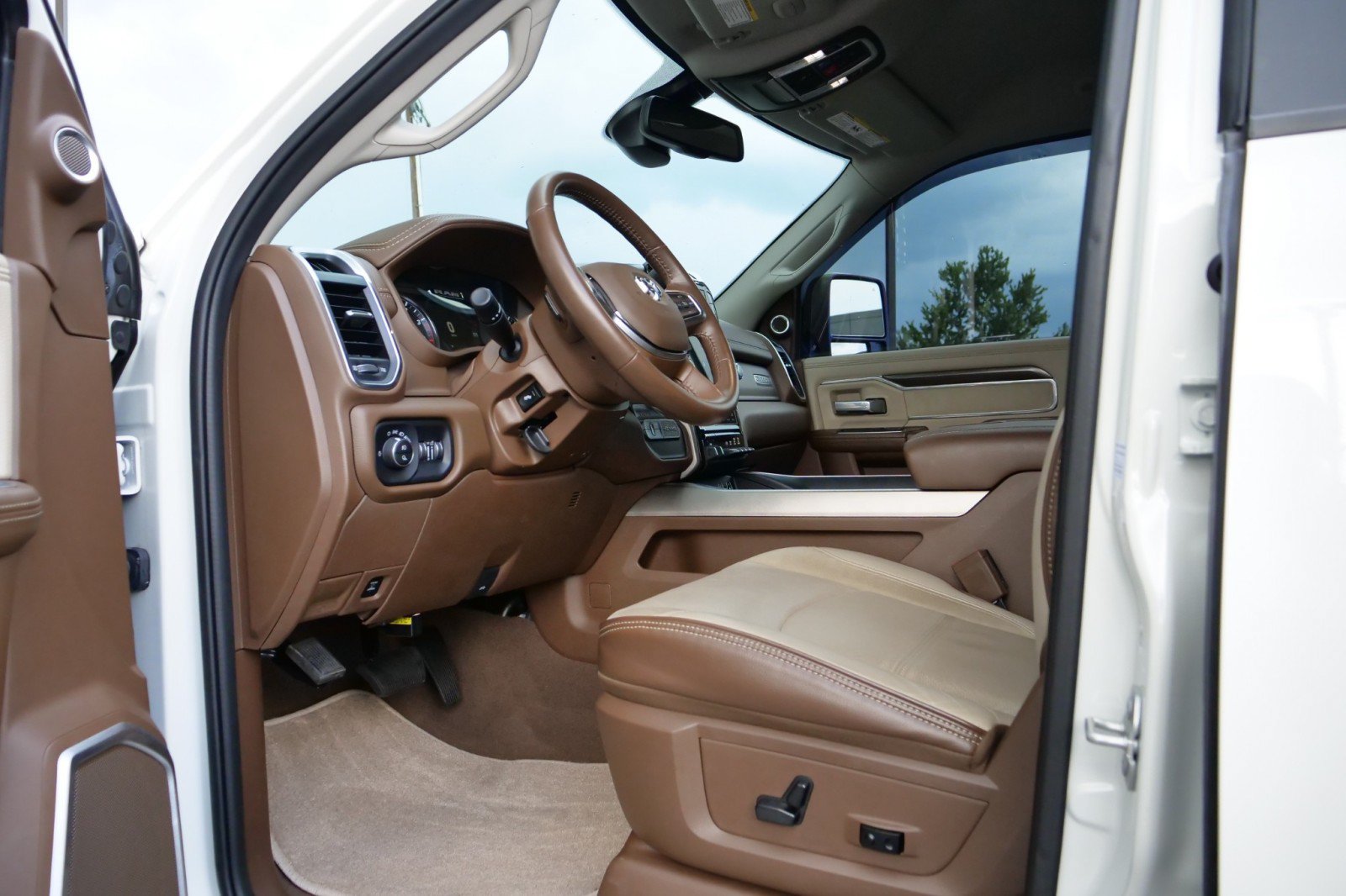 Used 2023 RAM 2500 Laramie AWD/4WD image 27