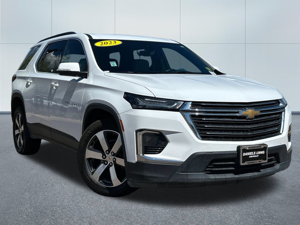 Used 2023 Chevrolet Traverse LT w/ LT Premium Package AWD/4WD image 35