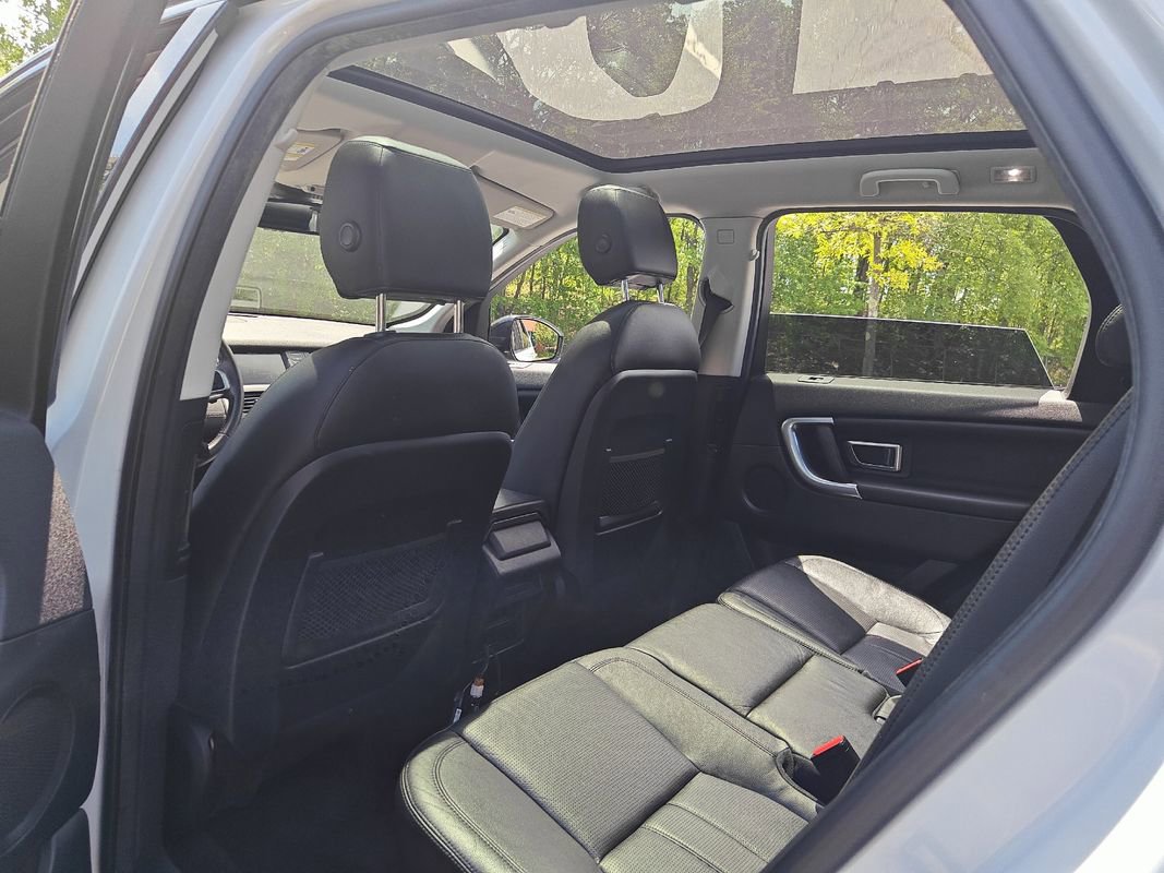 Used 2017 Land Rover Discovery Sport HSE image 24