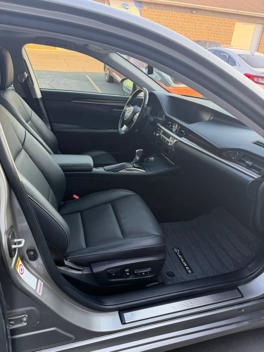 Used 2016 Lexus ES 350 w/ Navigation System Package FWD image 12