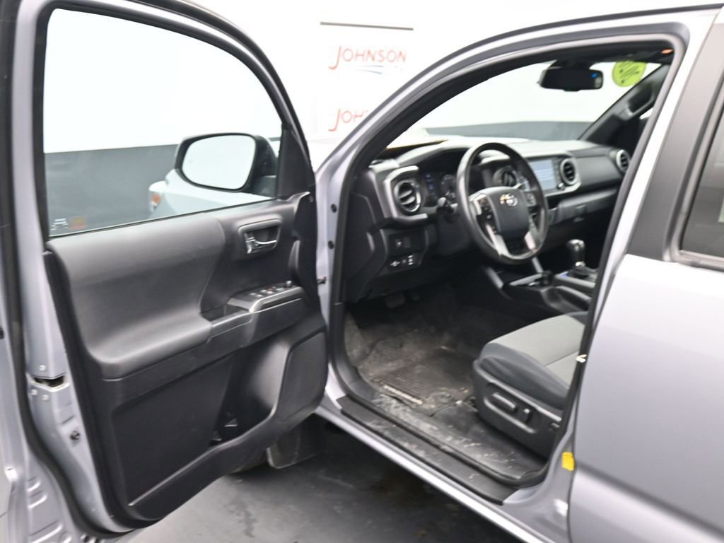Used 2020 Toyota Tacoma TRD Sport w/ Technology Package image 16