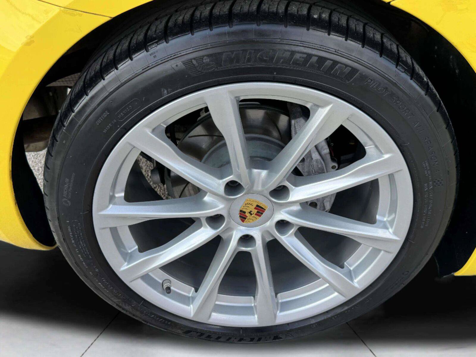 Used 2018 Porsche 718 Boxster RWD image 39