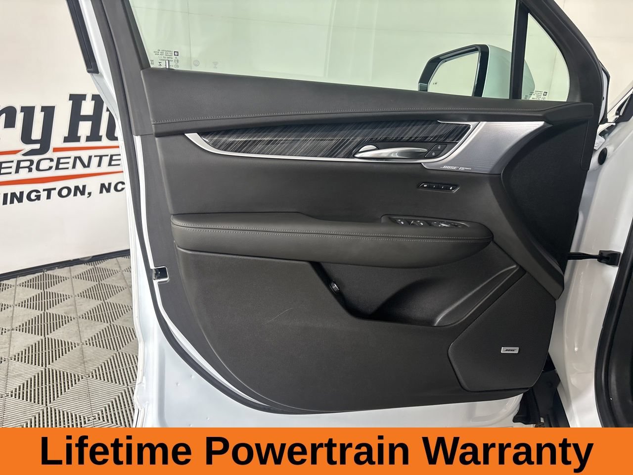 Used 2024 Cadillac XT6 Premium Luxury AWD/4WD image 11