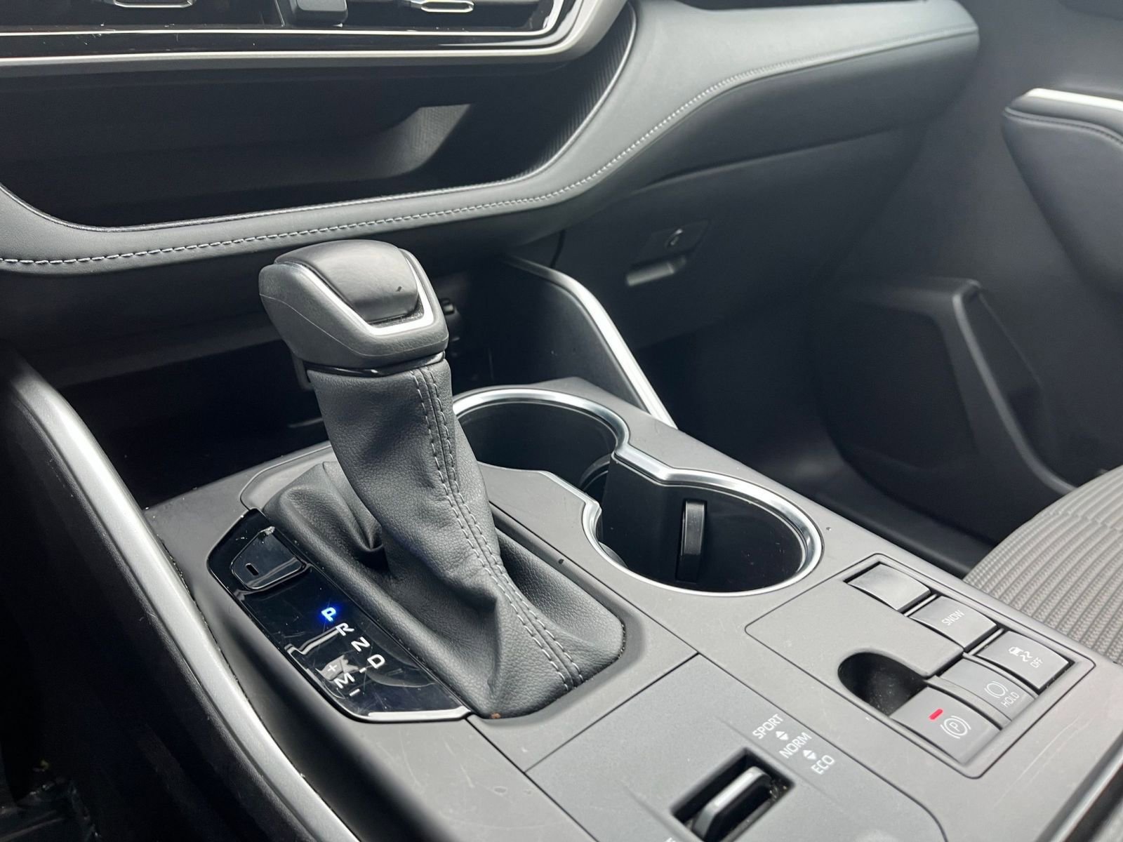 Used 2025 Toyota Highlander LE image 43