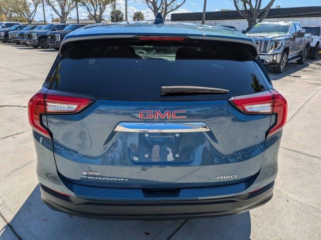 Used 2024 GMC Terrain SLE image 5