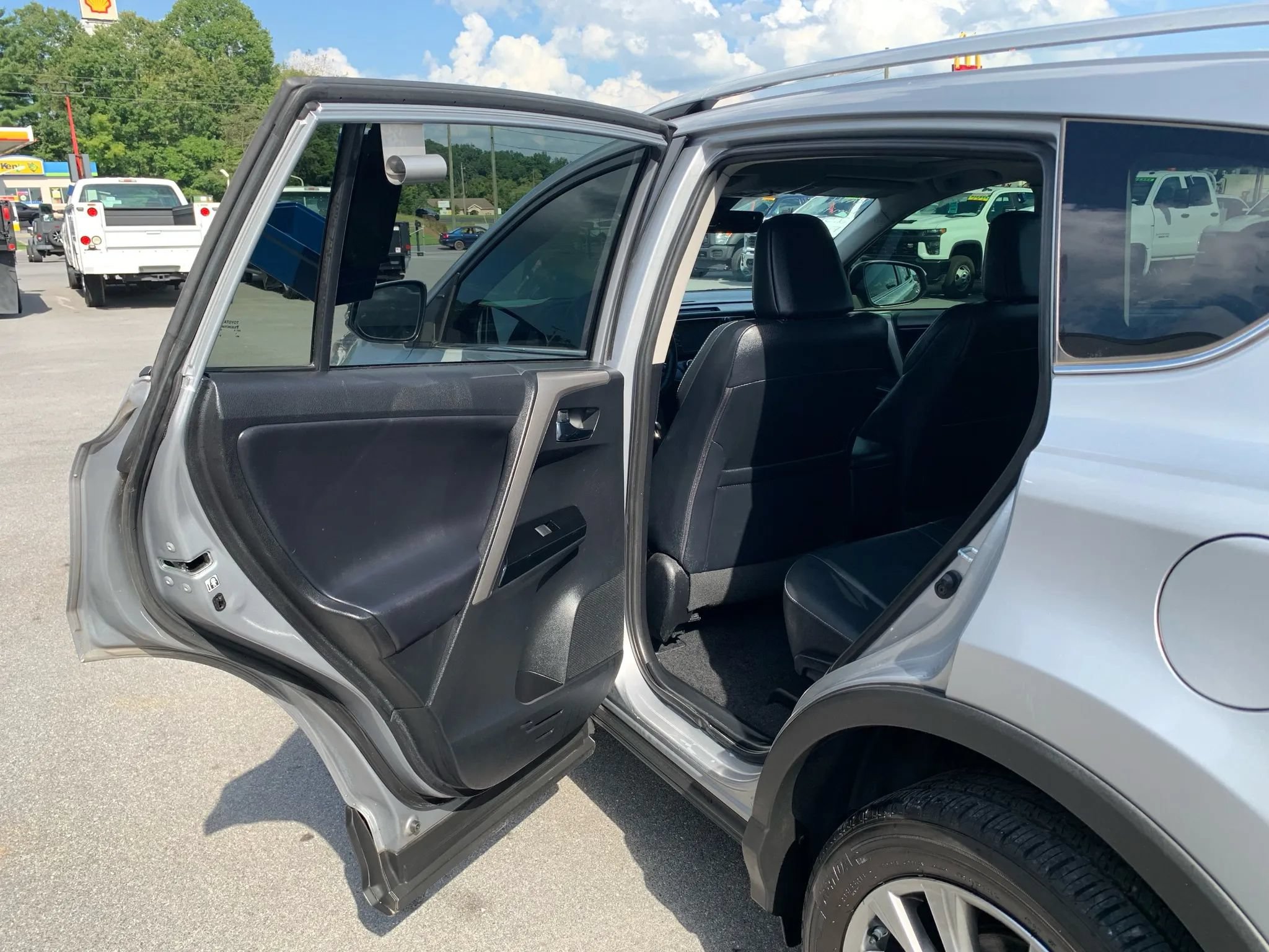 Used 2016 Toyota RAV4 Limited FWD image 28