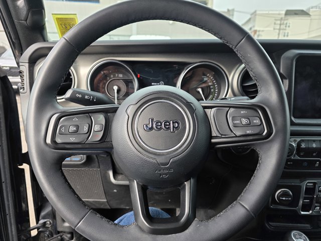 Used 2023 Jeep Wrangler Unlimited w/ Sun & Screen Package image 5