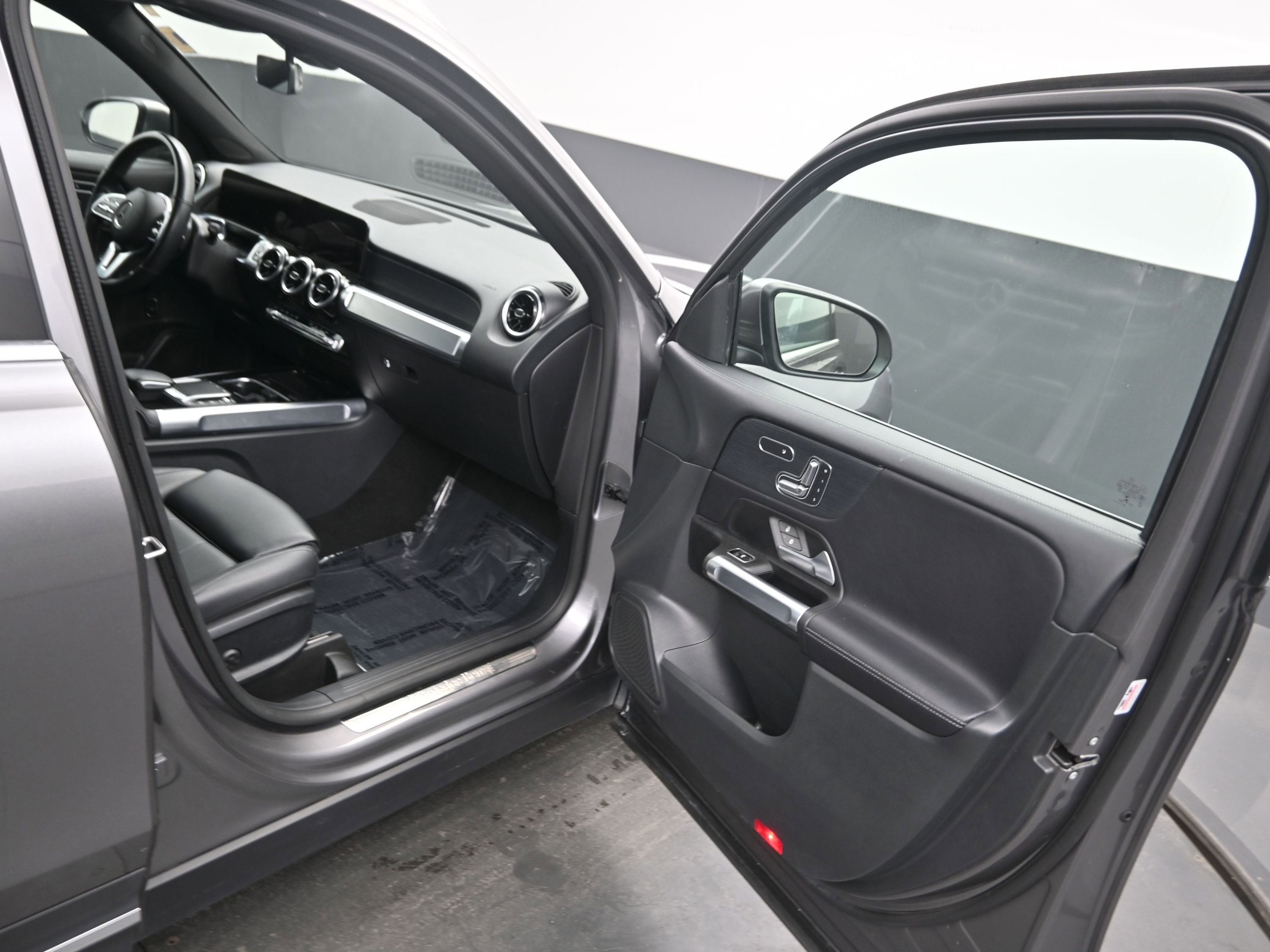 Used 2023 Mercedes-Benz GLB 250 GLB 250 image 11