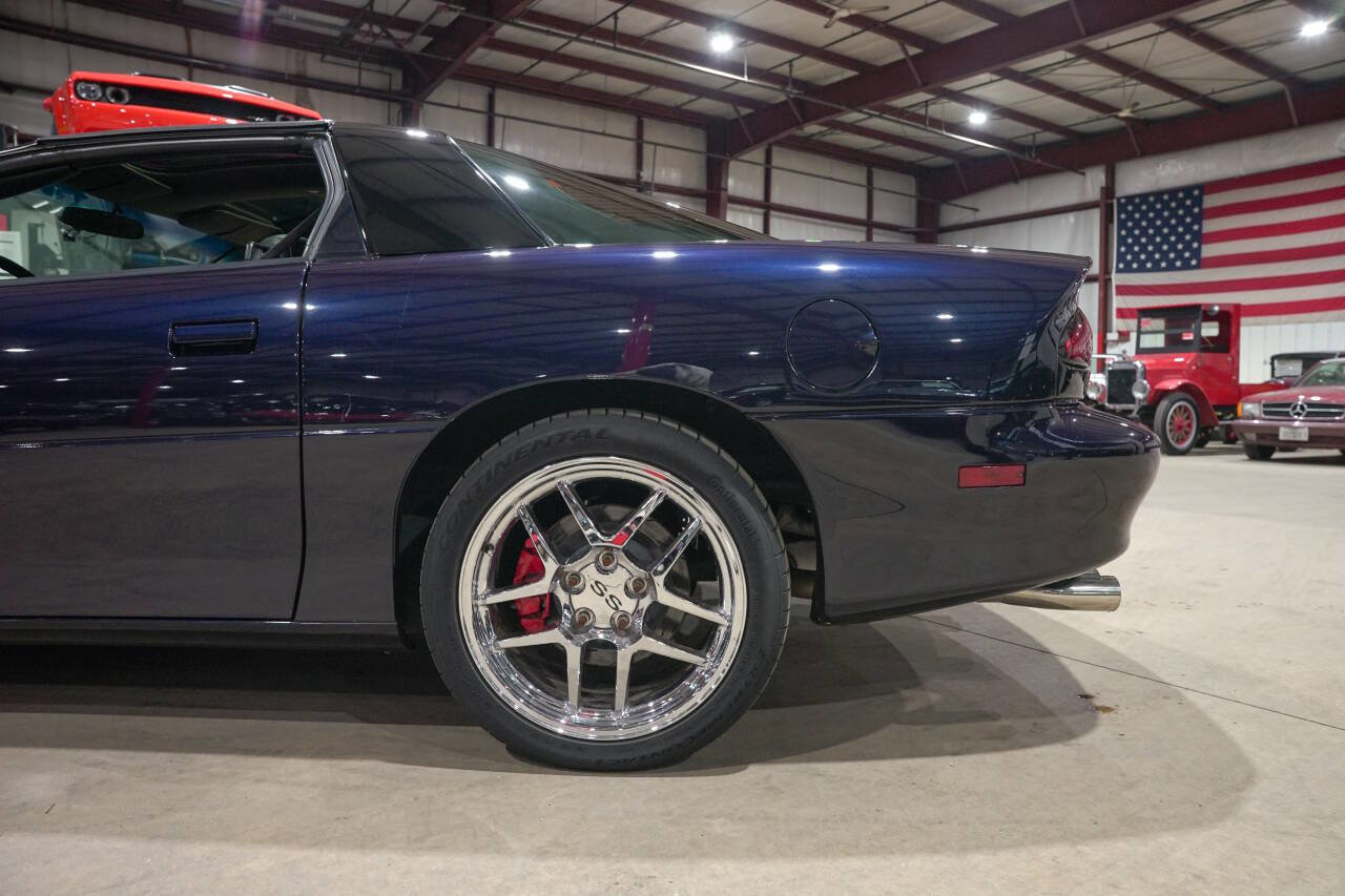 Used 2001 Chevrolet Camaro Z28 w/ SS Performance/Appearance Pkg RWD image 5